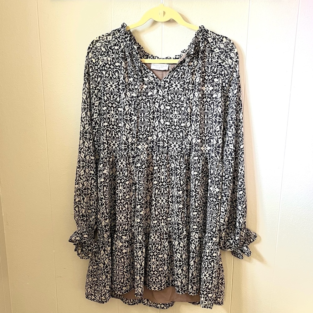 Dress Forum Tan & Navy Dress
